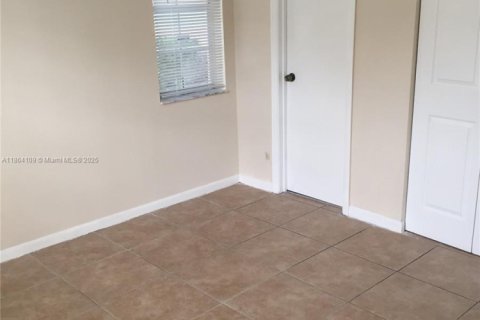 Condominio en alquiler en Coral Springs, Florida, 2 dormitorios, 77.57 m2 № 1893049 - foto 9