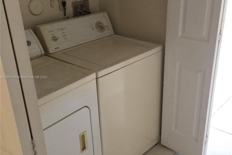 Condominio en alquiler en Coral Springs, Florida, 2 dormitorios, 77.57 m2 № 1893049 - foto 14