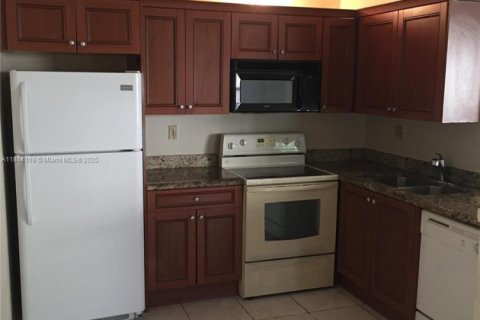 Condominio en alquiler en Coral Springs, Florida, 2 dormitorios, 77.57 m2 № 1893049 - foto 5