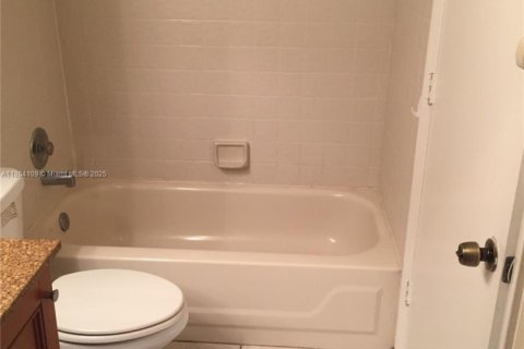 Condominio en alquiler en Coral Springs, Florida, 2 dormitorios, 77.57 m2 № 1893049 - foto 12