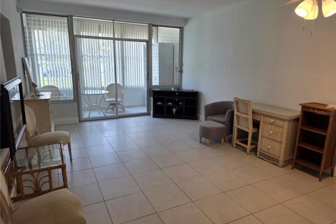 Copropriété à louer à Saint Pete Beach, Floride: 1 chambre, 55.28 m2 № 2402949 - photo 10