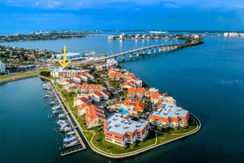 Condo in Saint Petersburg, Florida, 2 bedrooms № 2218564