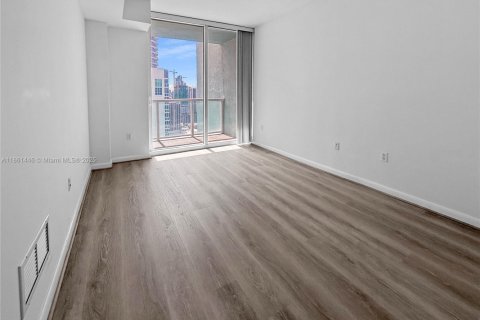 Condo in Miami, Florida, 1 bedroom  № 1892152 - photo 2