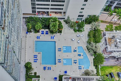 Condo in Miami, Florida, 1 bedroom  № 1892152 - photo 6