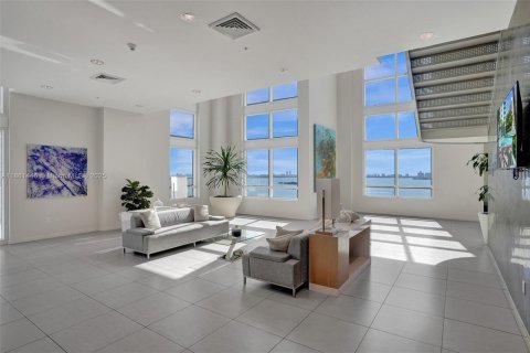 Condo in Miami, Florida, 1 bedroom  № 1892152 - photo 9