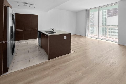 Condo in Miami, Florida, 1 bedroom  № 1892152 - photo 1