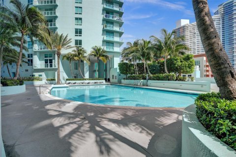 Condo in Miami, Florida, 1 bedroom  № 1892152 - photo 8