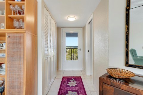 Condo in Lake Worth, Florida, 2 bedrooms № 2260319 - photo 3