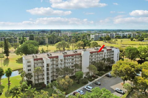 Condo in Lake Worth, Florida, 2 bedrooms № 2260319 - photo 23