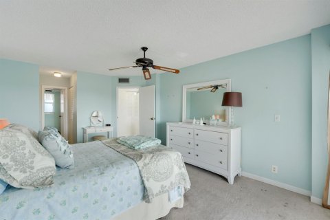 Condo in Lake Worth, Florida, 2 bedrooms № 2260319 - photo 15