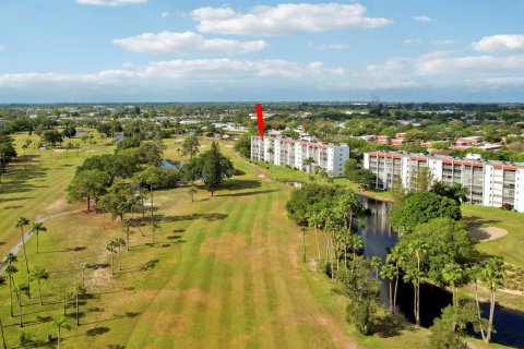 Condo in Lake Worth, Florida, 2 bedrooms № 2260319 - photo 24