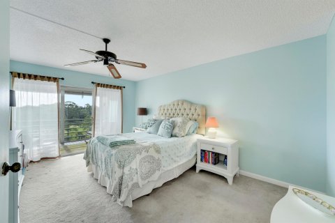 Condo in Lake Worth, Florida, 2 bedrooms № 2260319 - photo 14