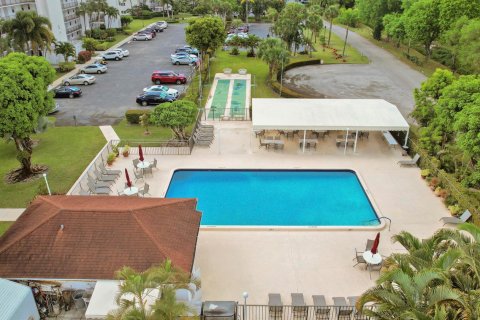 Condo in Lake Worth, Florida, 2 bedrooms № 2260319 - photo 27