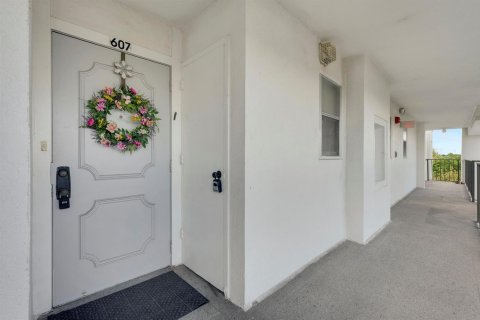 Condo in Lake Worth, Florida, 2 bedrooms № 2260319