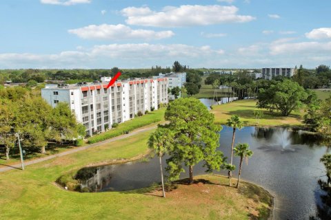Condo in Lake Worth, Florida, 2 bedrooms № 2260319 - photo 25