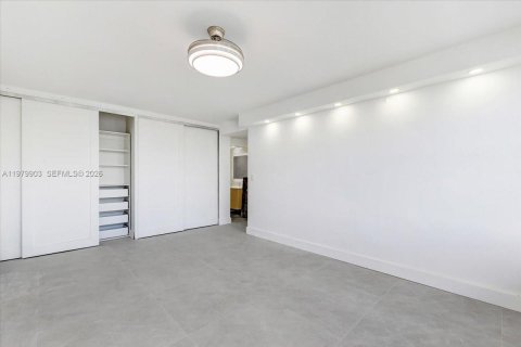 Condominio en alquiler en Hollywood, Florida, 2 dormitorios, 95.69 m2 № 2044284 - foto 16