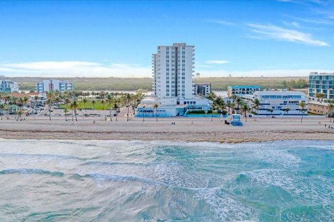 Condominio en Hollywood, Florida, 2 dormitorios  № 2044284