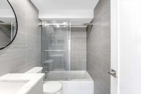 Condominio en alquiler en Hollywood, Florida, 2 dormitorios, 95.69 m2 № 2044284 - foto 13