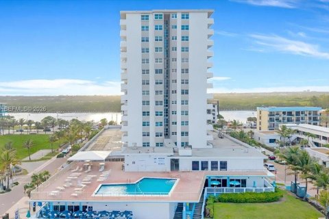 Condominio en alquiler en Hollywood, Florida, 2 dormitorios, 95.69 m2 № 2044284 - foto 2