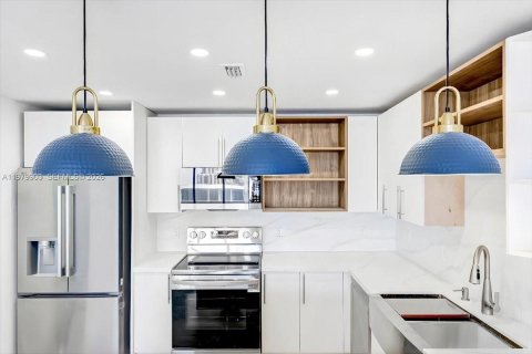 Condominio en alquiler en Hollywood, Florida, 2 dormitorios, 95.69 m2 № 2044284 - foto 10