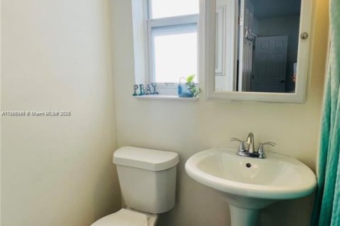 Снять в аренду виллу или дом в Холливуд, Флорида 3 спальни, 124.58м2, № 1950277 - фото 13