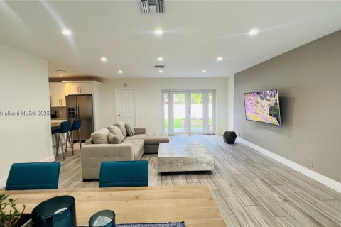 Снять в аренду виллу или дом в Холливуд, Флорида 3 спальни, 124.58м2, № 1950277 - фото 10