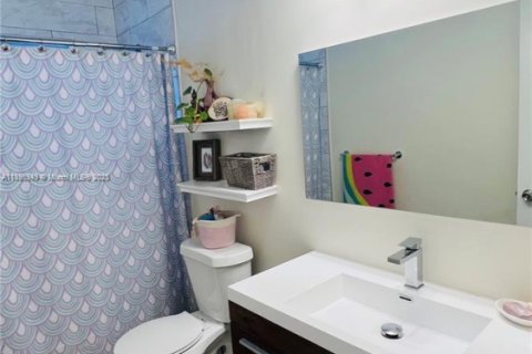 Снять в аренду виллу или дом в Холливуд, Флорида 3 спальни, 124.58м2, № 1950277 - фото 19