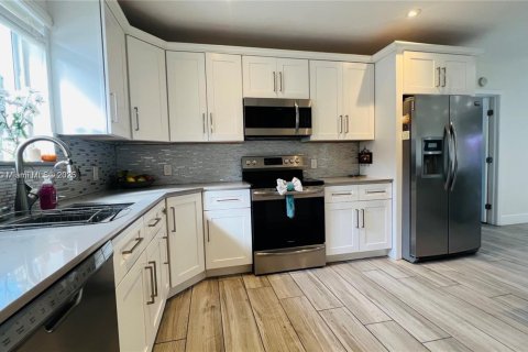 Снять в аренду виллу или дом в Холливуд, Флорида 3 спальни, 124.58м2, № 1950277 - фото 6