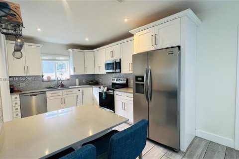 Снять в аренду виллу или дом в Холливуд, Флорида 3 спальни, 124.58м2, № 1950277 - фото 4