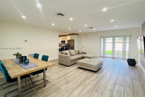 Снять в аренду виллу или дом в Холливуд, Флорида 3 спальни, 124.58м2, № 1950277 - фото 8