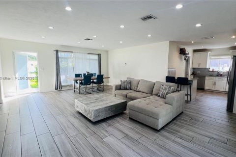 Снять в аренду виллу или дом в Холливуд, Флорида 3 спальни, 124.58м2, № 1950277 - фото 16