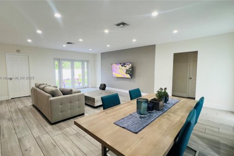 Снять в аренду виллу или дом в Холливуд, Флорида 3 спальни, 124.58м2, № 1950277 - фото 9