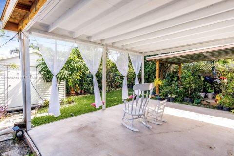 Купить виллу или дом в Окленд-Парк, Флорида 2 спальни, 79.52м2, № 1989353 - фото 12