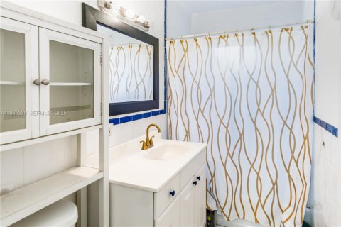 Купить виллу или дом в Окленд-Парк, Флорида 2 спальни, 79.52м2, № 1989353 - фото 11