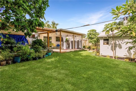 Купить виллу или дом в Окленд-Парк, Флорида 2 спальни, 79.52м2, № 1989353 - фото 13