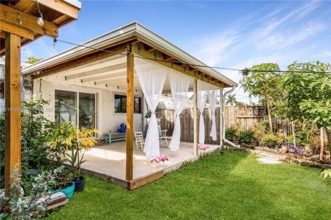 Купить виллу или дом в Окленд-Парк, Флорида 2 спальни, 79.52м2, № 1989353 - фото 16