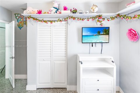 Купить виллу или дом в Окленд-Парк, Флорида 2 спальни, 79.52м2, № 1989353 - фото 20