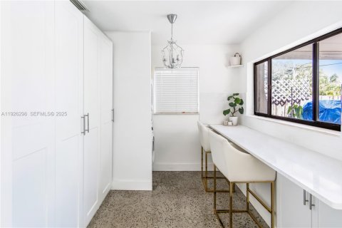 Купить виллу или дом в Окленд-Парк, Флорида 2 спальни, 79.52м2, № 1989353 - фото 7