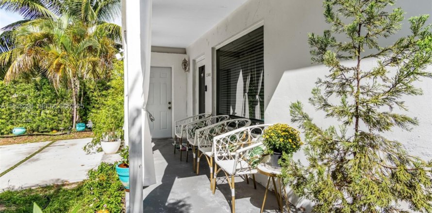 Дом в Окленд-Парк, Флорида 2 спальни, 79.52м2 № 1989353