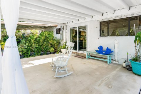 Купить виллу или дом в Окленд-Парк, Флорида 2 спальни, 79.52м2, № 1989353 - фото 17