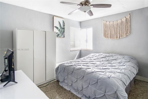 Купить виллу или дом в Окленд-Парк, Флорида 2 спальни, 79.52м2, № 1989353 - фото 21