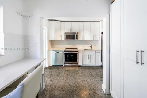 Купить виллу или дом в Окленд-Парк, Флорида 2 спальни, 79.52м2, № 1989353 - фото 6