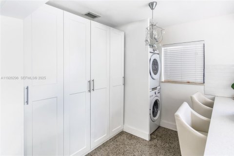 Купить виллу или дом в Окленд-Парк, Флорида 2 спальни, 79.52м2, № 1989353 - фото 10