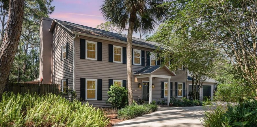 House in Cocoa, Florida 4 bedrooms, 269.23 sq.m. № 1757818