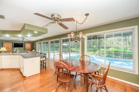 House in Cocoa, Florida 4 bedrooms, 269.23 sq.m. № 1757818 - photo 14