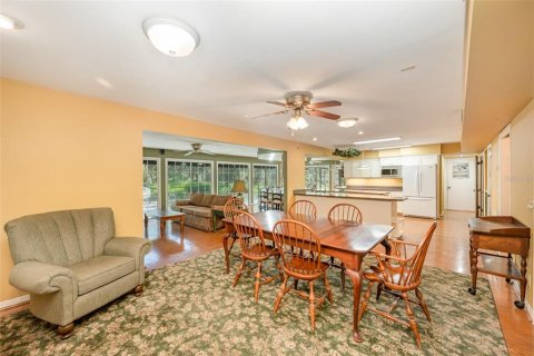 House in Cocoa, Florida 4 bedrooms, 269.23 sq.m. № 1757818 - photo 12