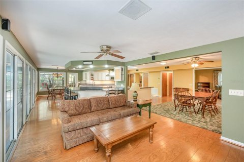 House in Cocoa, Florida 4 bedrooms, 269.23 sq.m. № 1757818 - photo 9