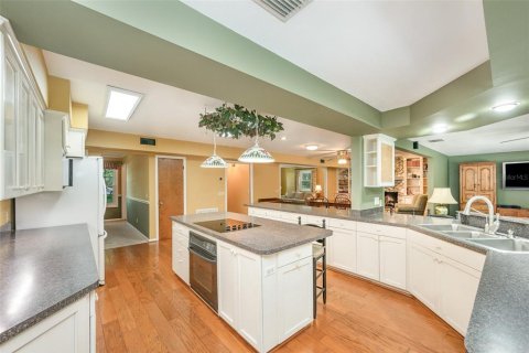 House in Cocoa, Florida 4 bedrooms, 269.23 sq.m. № 1757818 - photo 18