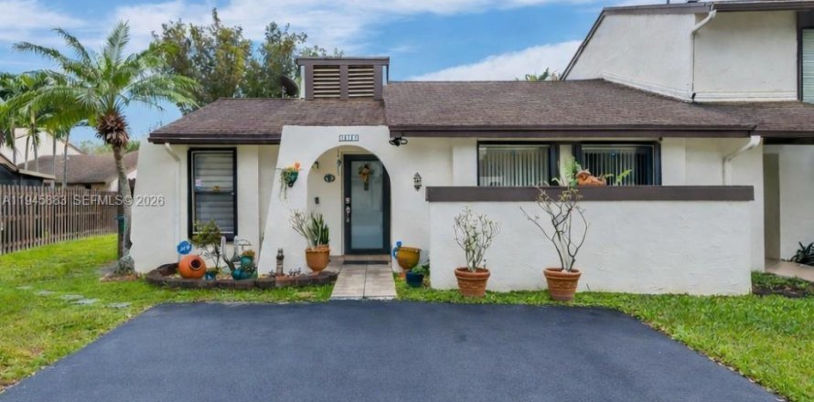 Villa ou maison à Miami, Floride 3 chambres, 109.9 m2 № 2004596