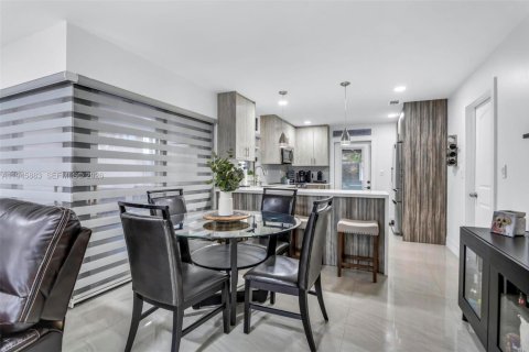 Villa ou maison à vendre à Miami, Floride: 3 chambres, 109.9 m2 № 2004596 - photo 12